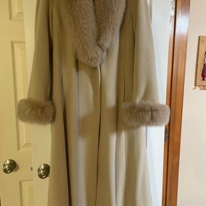 Gorgeous dressy coat. Lambswool fabric with real fox fur cuffs & neckline